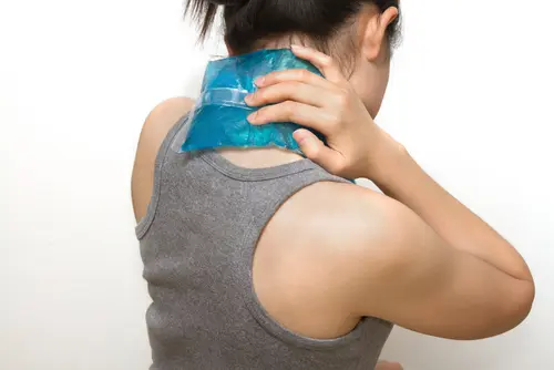 using ice and heat packs for neck pain treatment in Mumbai